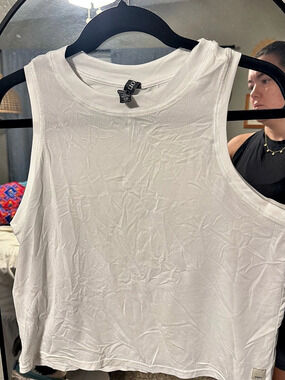 Vuori Energy Top Women's White Tank Top Medium Like New